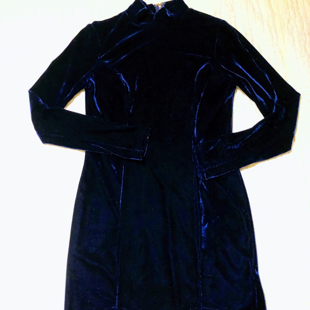 She wore Blue Velvet 🎶